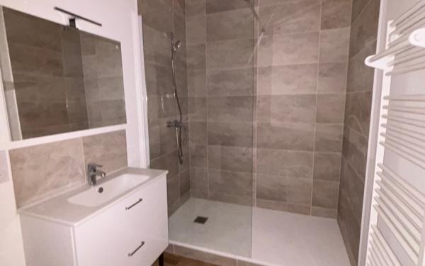 Appartement à louer    3 pièces •  Pouillon