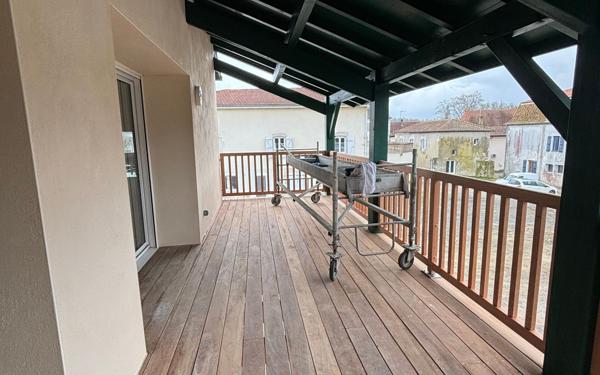 Appartement à louer    3 pièces •  Pouillon