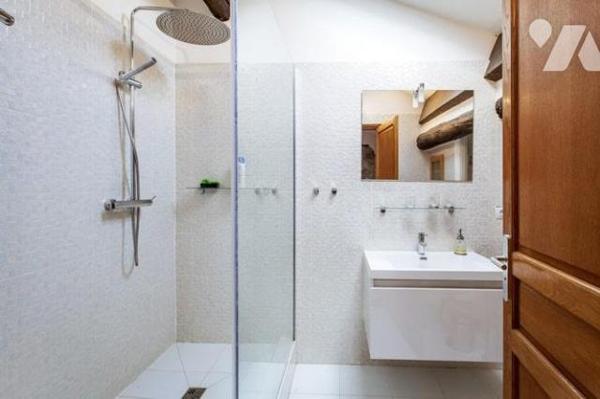 VILLEFRANCHE-SUR-MER - VASTE DUPLEX - CENTRE HISTOIRIQUE.