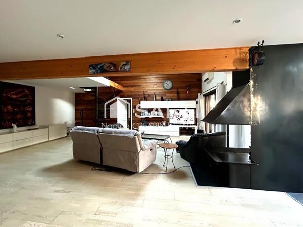 Bâtiment industriel aménagé en partie en loft – 165 m²