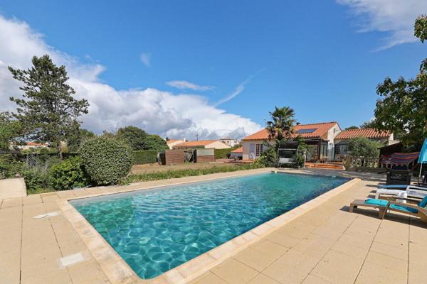 Maison familiale 6 pièces  avec piscine  à La Guyonnière
