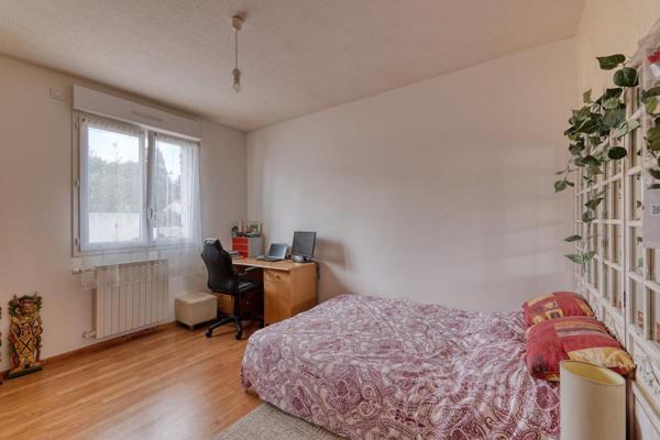 Maison familiale 6 pièces  avec piscine  à La Guyonnière