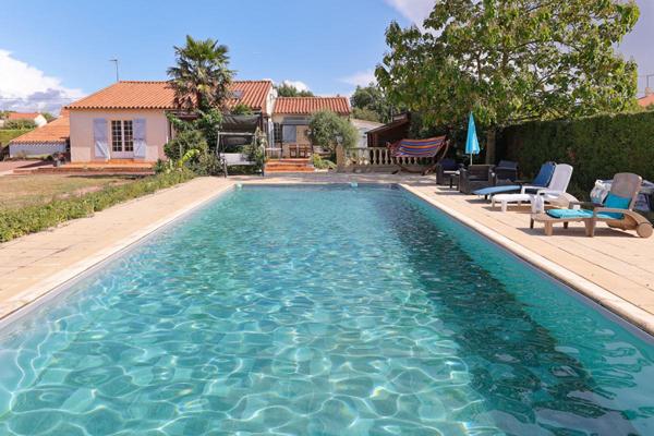 Maison familiale 6 pièces  avec piscine  à La Guyonnière