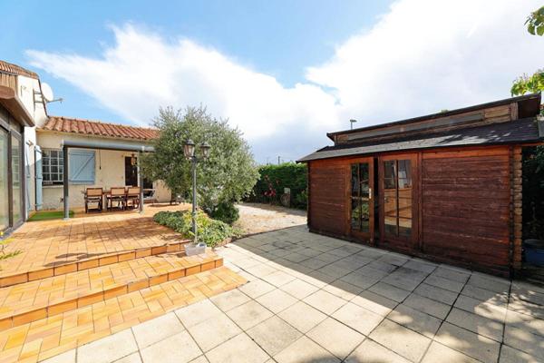 Maison familiale 6 pièces  avec piscine  à La Guyonnière