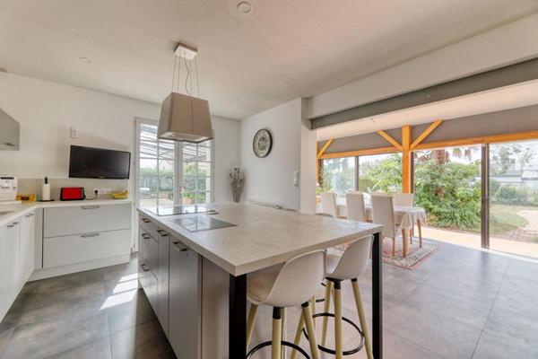 Maison familiale 6 pièces  avec piscine  à La Guyonnière