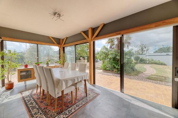 Maison familiale 6 pièces  avec piscine  à La Guyonnière