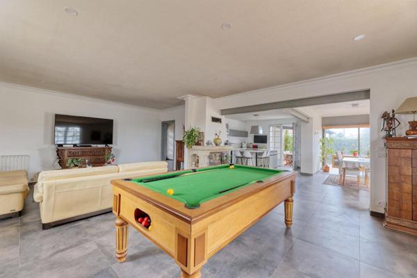 Maison familiale 6 pièces  avec piscine  à La Guyonnière