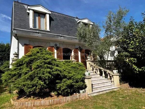 Vente                                                      Maison
                        
                     5 pièces                      133 m2                     à Joinville-le-Pont