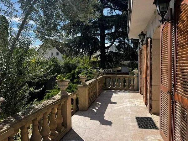 Vente                                                      Maison
                        
                     5 pièces                      133 m2                     à Joinville-le-Pont