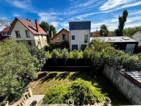 Vente                                                      Maison
                        
                     5 pièces                      133 m2                     à Joinville-le-Pont