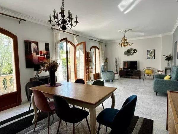 Vente                                                      Maison
                        
                     5 pièces                      133 m2                     à Joinville-le-Pont