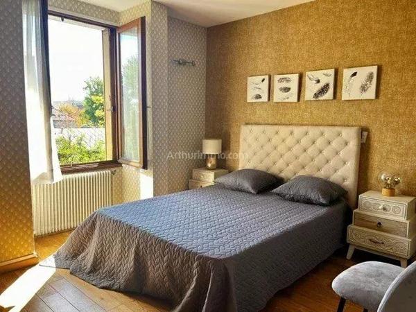 Vente                                                      Maison
                        
                     5 pièces                      133 m2                     à Joinville-le-Pont