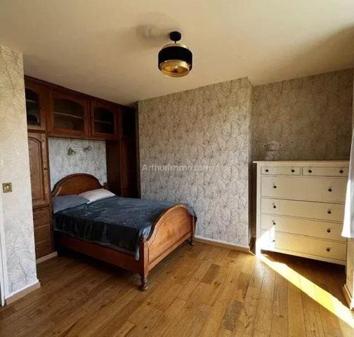 Vente                                                      Maison
                        
                     5 pièces                      133 m2                     à Joinville-le-Pont