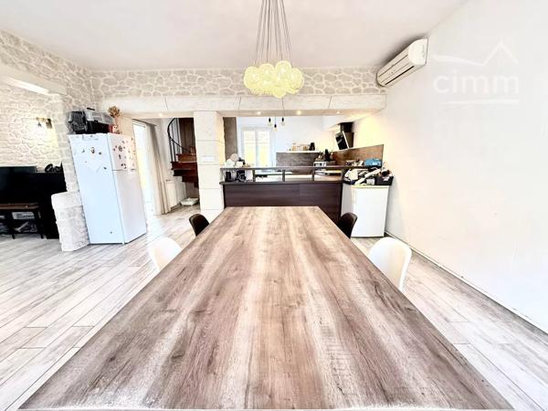 À vendre à Port-Saint-louis-du-Rhône, lumineuse et pleine de charme, avec un appartement T2 neuf.
