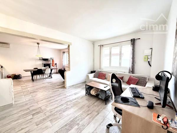 À vendre à Port-Saint-louis-du-Rhône, lumineuse et pleine de charme, avec un appartement T2 neuf.