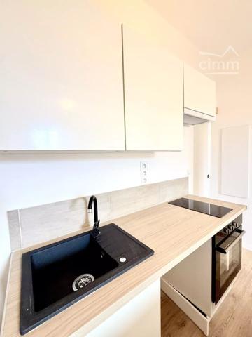 À vendre à Port-Saint-louis-du-Rhône, lumineuse et pleine de charme, avec un appartement T2 neuf.
