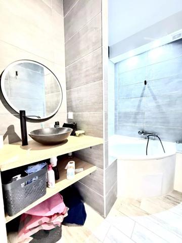 À vendre à Port-Saint-louis-du-Rhône, lumineuse et pleine de charme, avec un appartement T2 neuf.