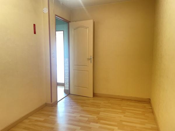 FERMETTE DE PLAIN PIED avec DEPENDANCE