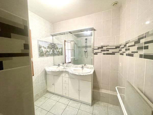 FERMETTE DE PLAIN PIED avec DEPENDANCE