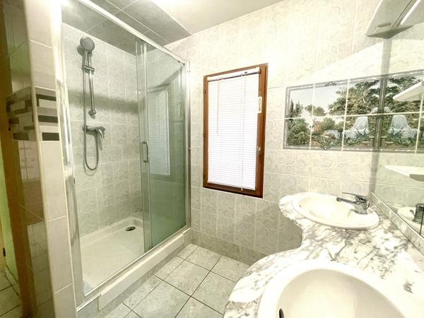 FERMETTE DE PLAIN PIED avec DEPENDANCE