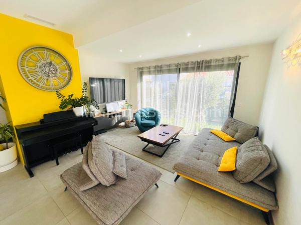 Superbe Villa plain pied T5 de 125m2 habitable sur parcelle de 371 m2 en 3 faces à Toulouges