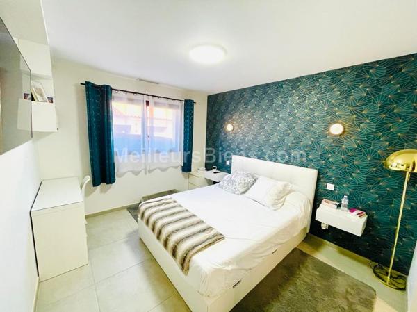 Superbe Villa plain pied T5 de 125m2 habitable sur parcelle de 371 m2 en 3 faces à Toulouges