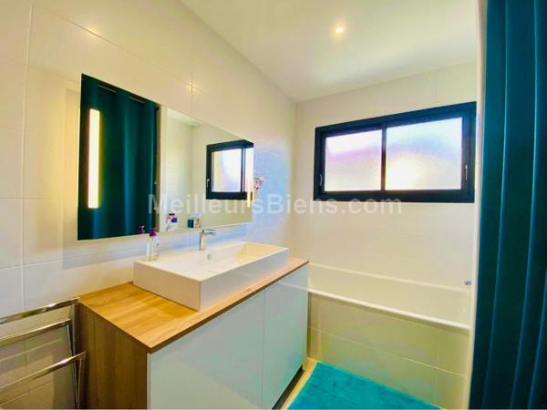 Superbe Villa plain pied T5 de 125m2 habitable sur parcelle de 371 m2 en 3 faces à Toulouges