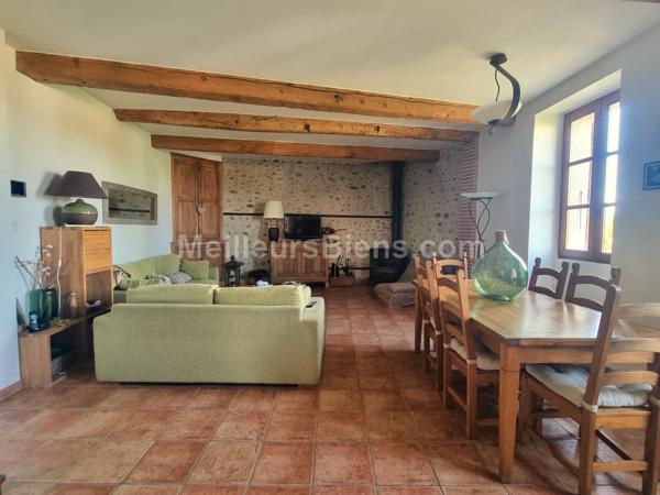 Maison de village deux faces avec terrasse et garage !