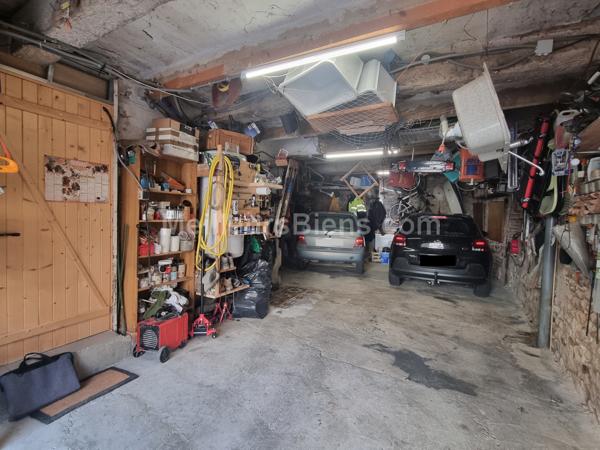 Maison de village deux faces avec terrasse et garage !