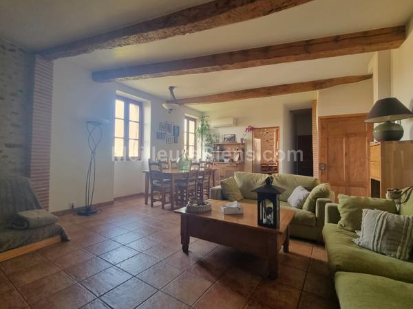 Maison de village deux faces avec terrasse et garage !