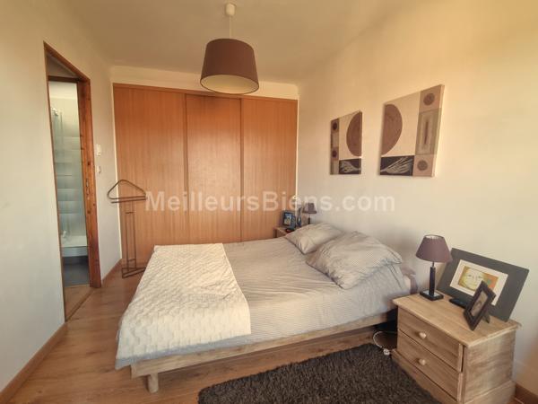 Maison de village deux faces avec terrasse et garage !