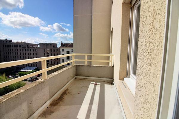 SANS SOUCI- Lumineux T1 de 35m² avec balcon de 4m², au calme, cuisine équipée, salle d'eau rénovée, une cave, un garage possible en sus