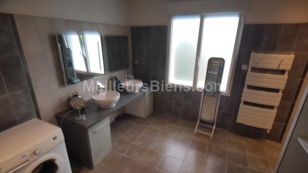 Maison de plain pied  / 3 chambres.