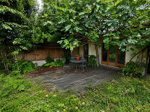 Maison ou ensemble immobilier avec 4 appartements surface au sol 196m²- Parcelle de 401 m²