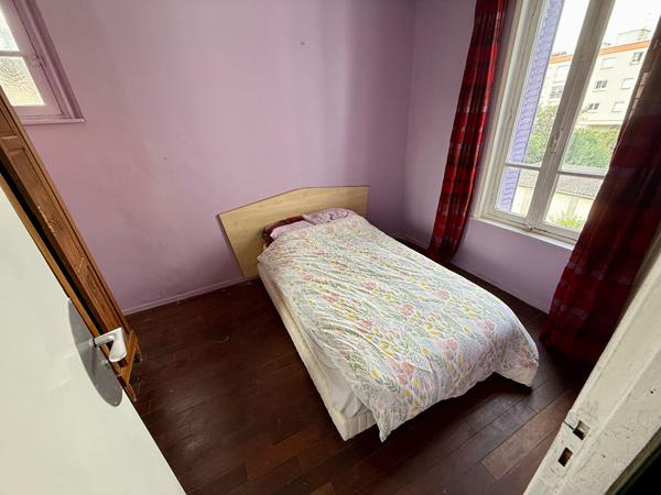Maison ou ensemble immobilier avec 4 appartements surface au sol 196m²- Parcelle de 401 m²