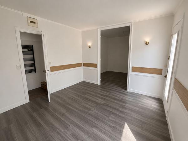 Maison ou ensemble immobilier avec 4 appartements surface au sol 196m²- Parcelle de 401 m²