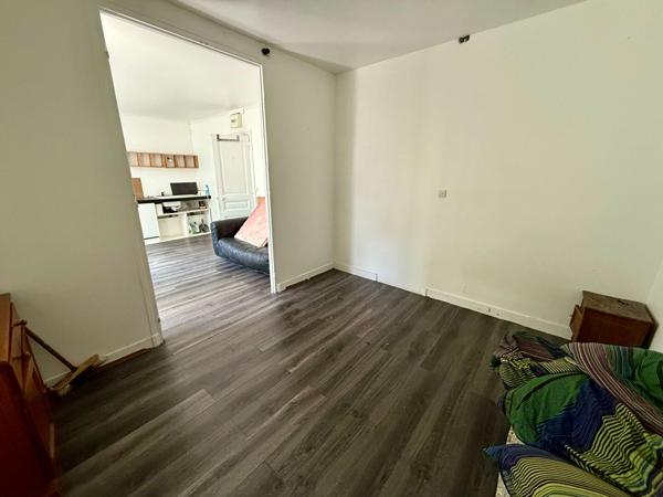 Maison ou ensemble immobilier avec 4 appartements surface au sol 196m²- Parcelle de 401 m²