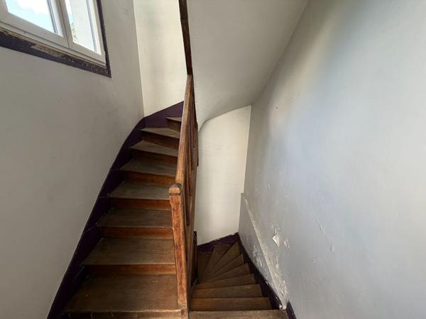 Maison ou ensemble immobilier avec 4 appartements surface au sol 196m²- Parcelle de 401 m²