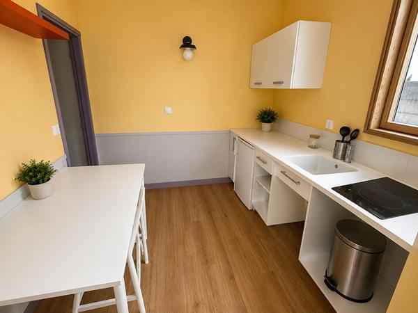 Maison ou ensemble immobilier avec 4 appartements surface au sol 196m²- Parcelle de 401 m²
