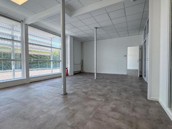 À LOUER : Bureaux avec 4 places de stationnement au coeur de Riorges