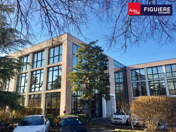BUREAUX À LOUER AVEC PARKINGS PRIVATIFS