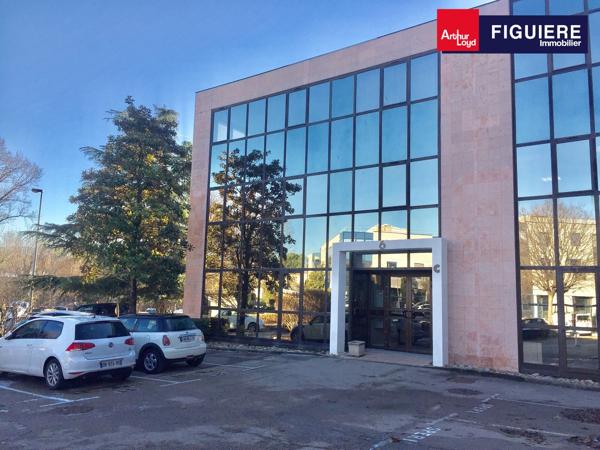 BUREAUX À LOUER AVEC PARKINGS PRIVATIFS