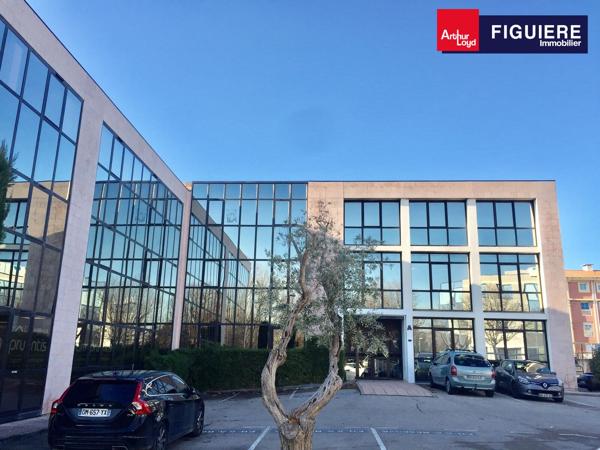 BUREAUX À LOUER AVEC PARKINGS PRIVATIFS
