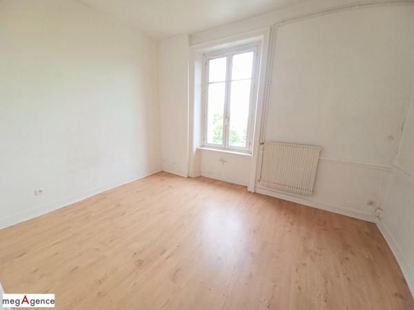 Appartement à FOUGERES, 35300 - 4 pièces 85m²