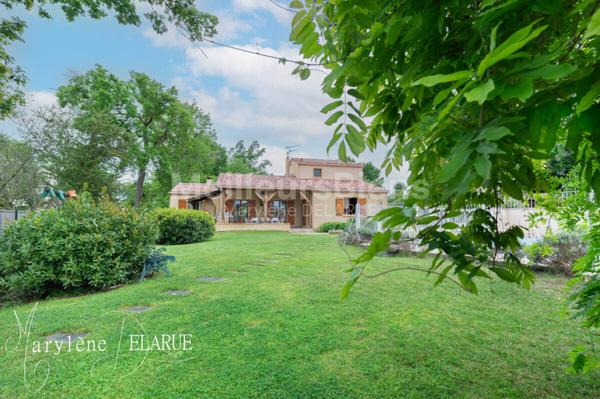 Agréable maison familiale avec jardin autour - Au centre de La Brède