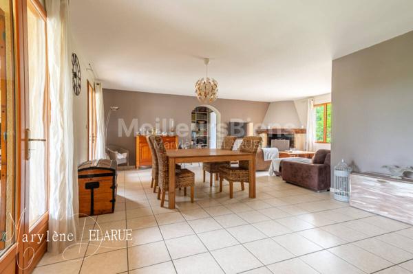 Agréable maison familiale avec jardin autour - Au centre de La Brède