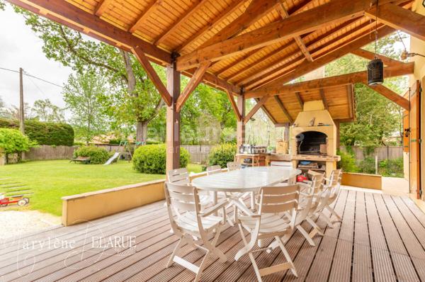 Agréable maison familiale avec jardin autour - Au centre de La Brède