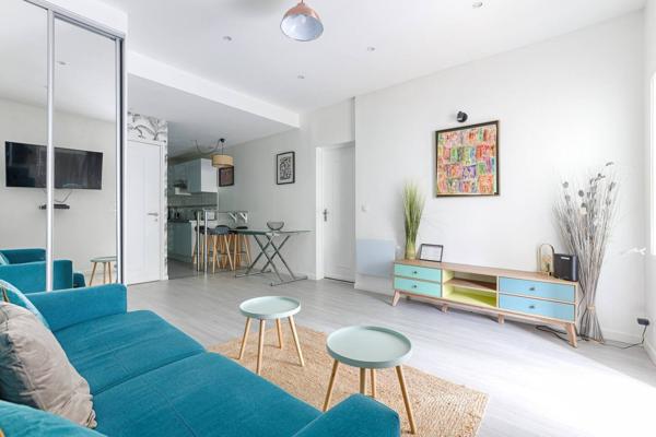PARIS 20ie . PRODUIT D'INVESTISSEMENT LOCATIF . PLATEAU DE 4 APPARTEMENTS Paris