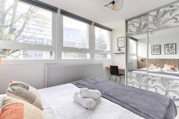 PARIS 20ie . PRODUIT D'INVESTISSEMENT LOCATIF . PLATEAU DE 4 APPARTEMENTS Paris