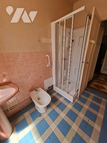 QUARTIER DU PRE - PROCHE QUAIS - RUE TRES CALME
Dans petite copropriété de 3 appartements 
ap...